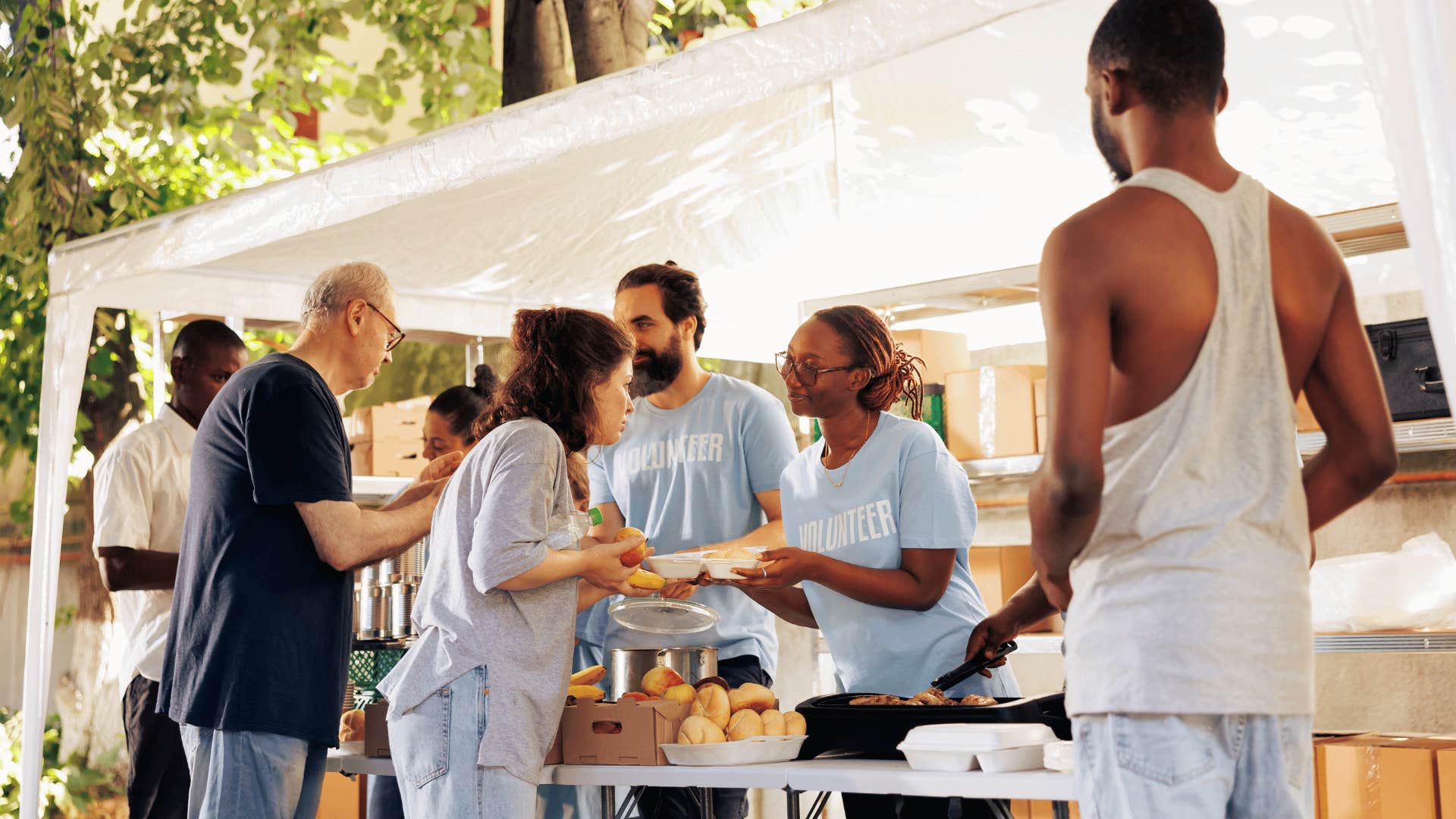 people volunteering