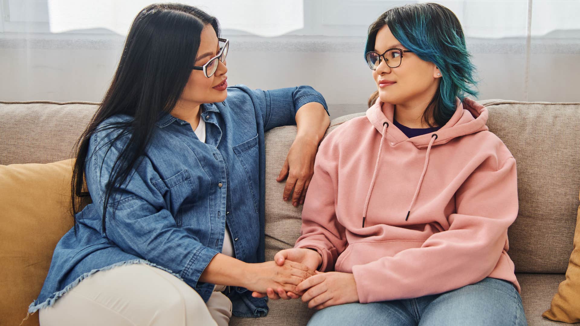Mom having a conversation with her teenage daughter