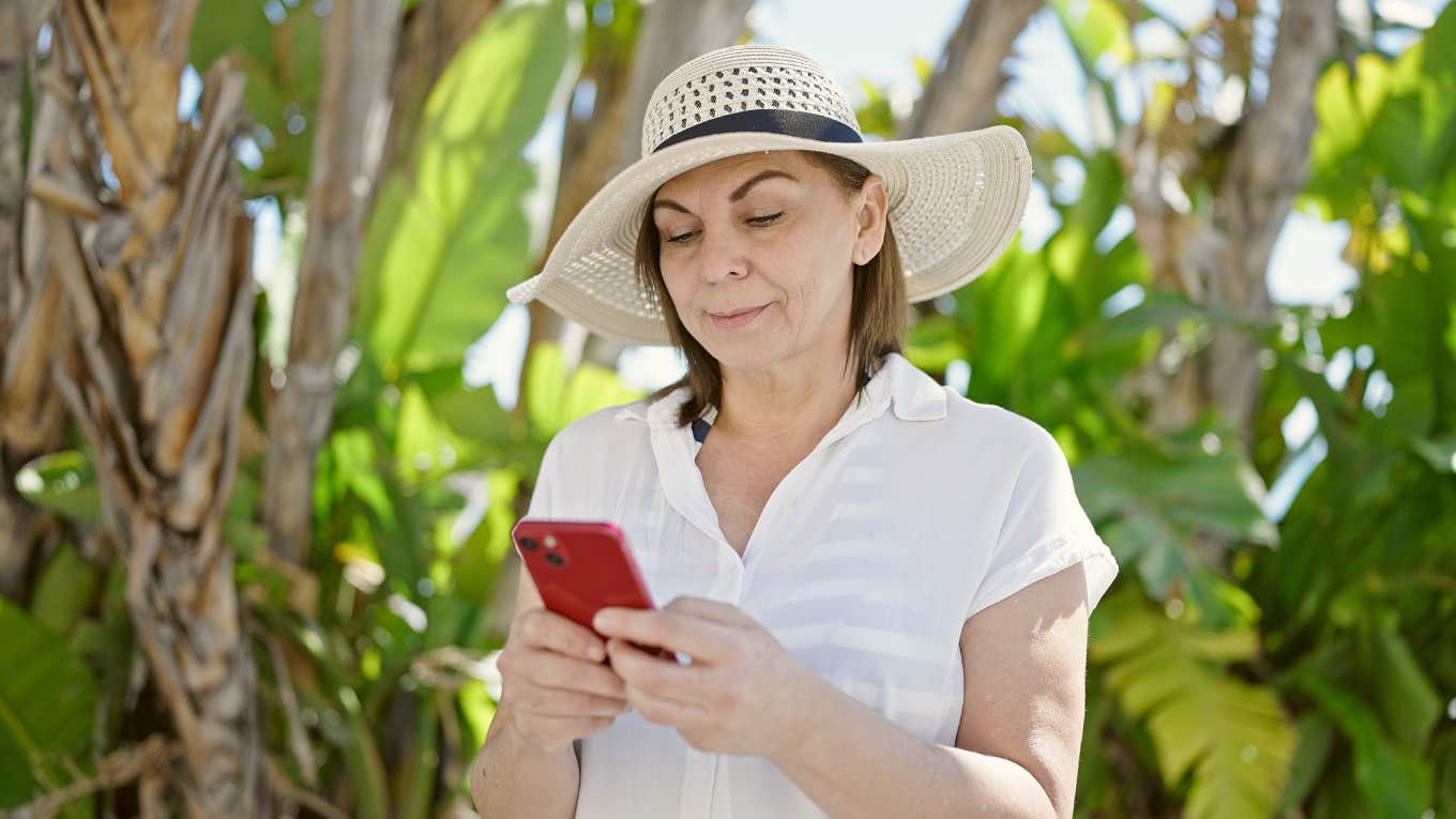 Boss Texts Employee's Mom Because She Forgot He Was On Vacation Mom getting a text from her son's boss while they are on vacation together