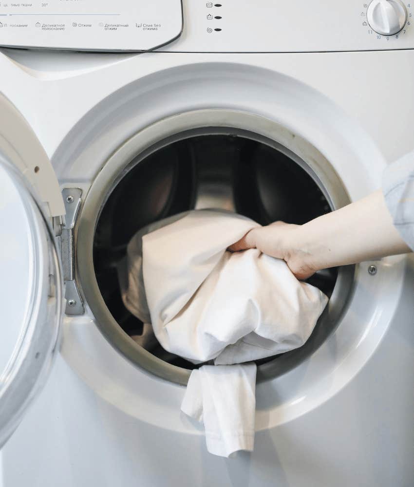 washing machine making people sick by not leaving door open