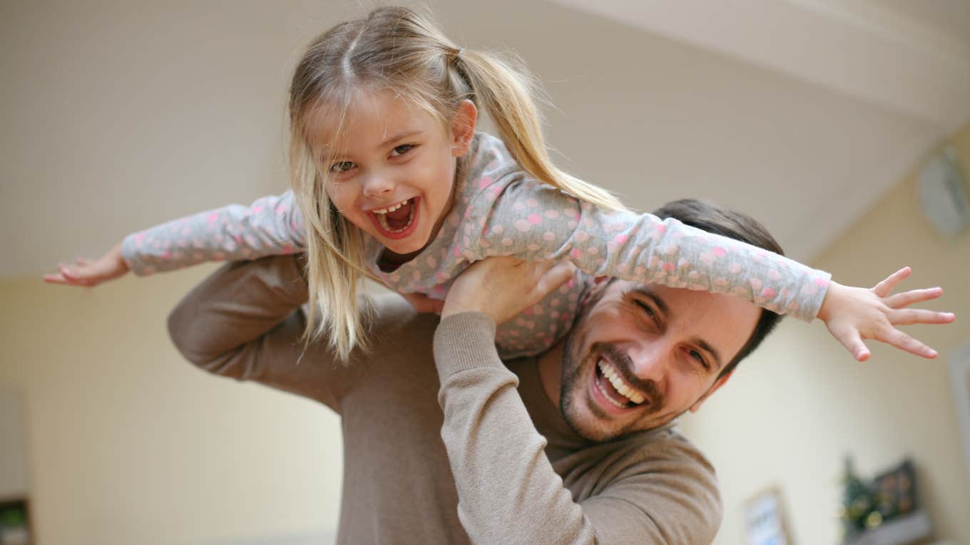 You’re Doing A Phenomenal Job Raising Your Kids If You Put Your Phone Down In These Situations Dad doing a phenomenal job raising his daughter because he put his phone down