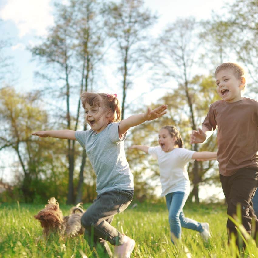 children of benignly neglectful Gen X parents playing outside