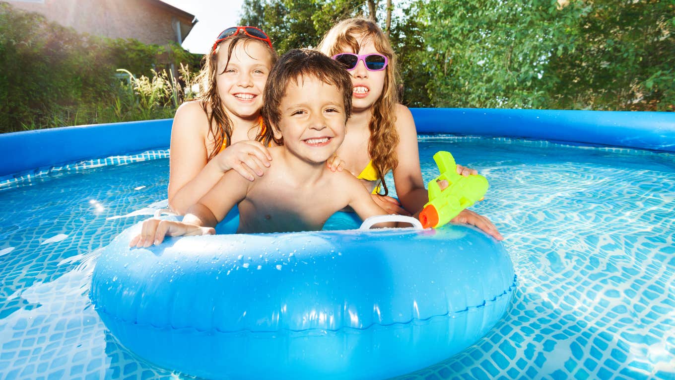 Mom Bans Neighbor’s Kids From Her Pool After They Ignored Her Rules Kids in neighbor's swimming pool