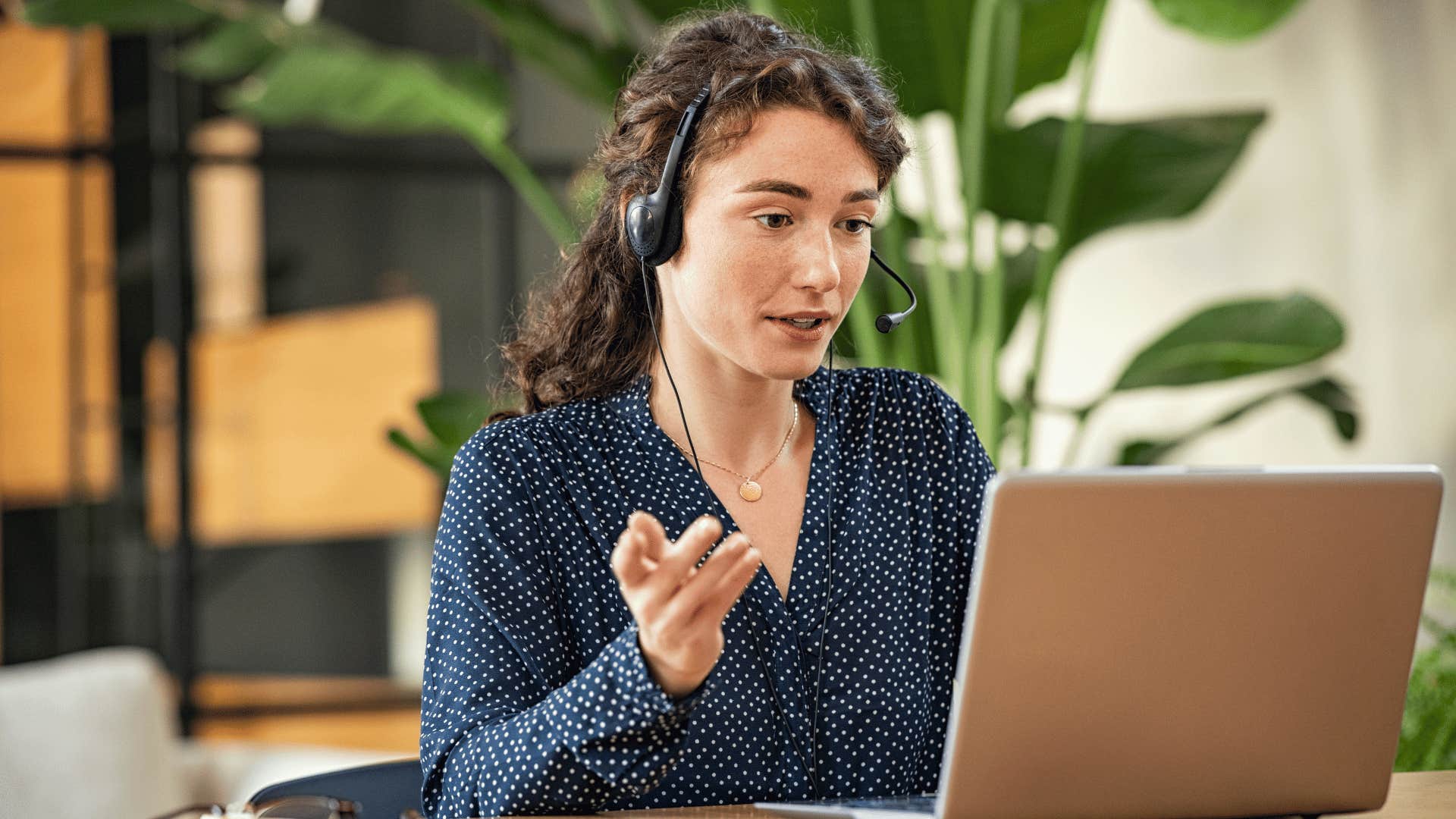 woman saying she's sorry to cut someone off but she has to leave