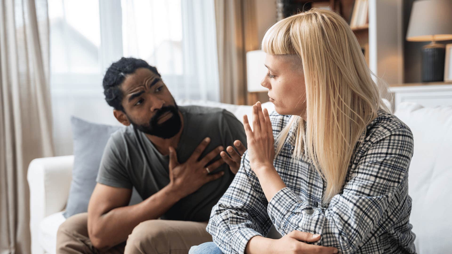 woman setting boundaries with upset narcissistic man