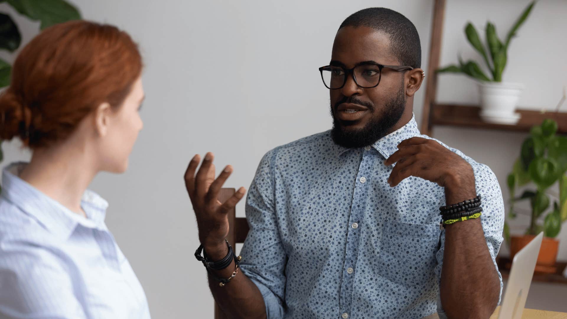 narcissistic man offended by woman