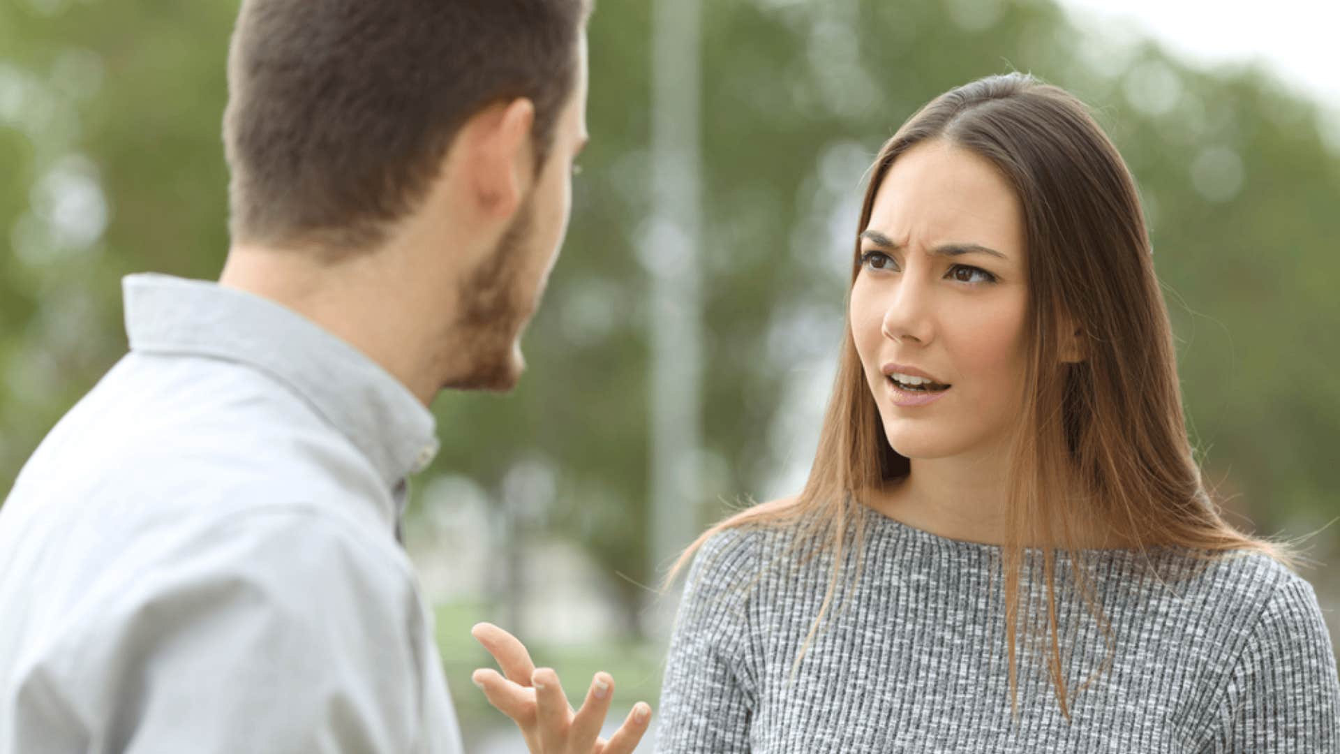 woman arguing with man that makes her look way less experienced