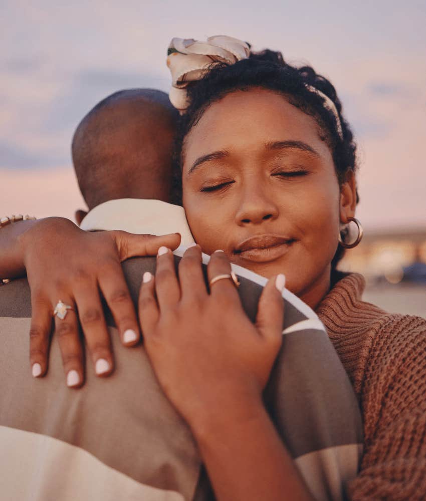 Couple hugs to create new habit after getting back together