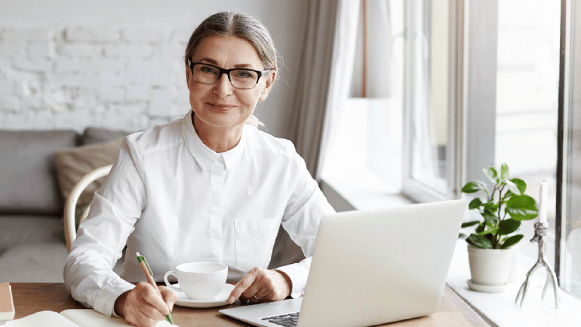 boomer woman with new laptop