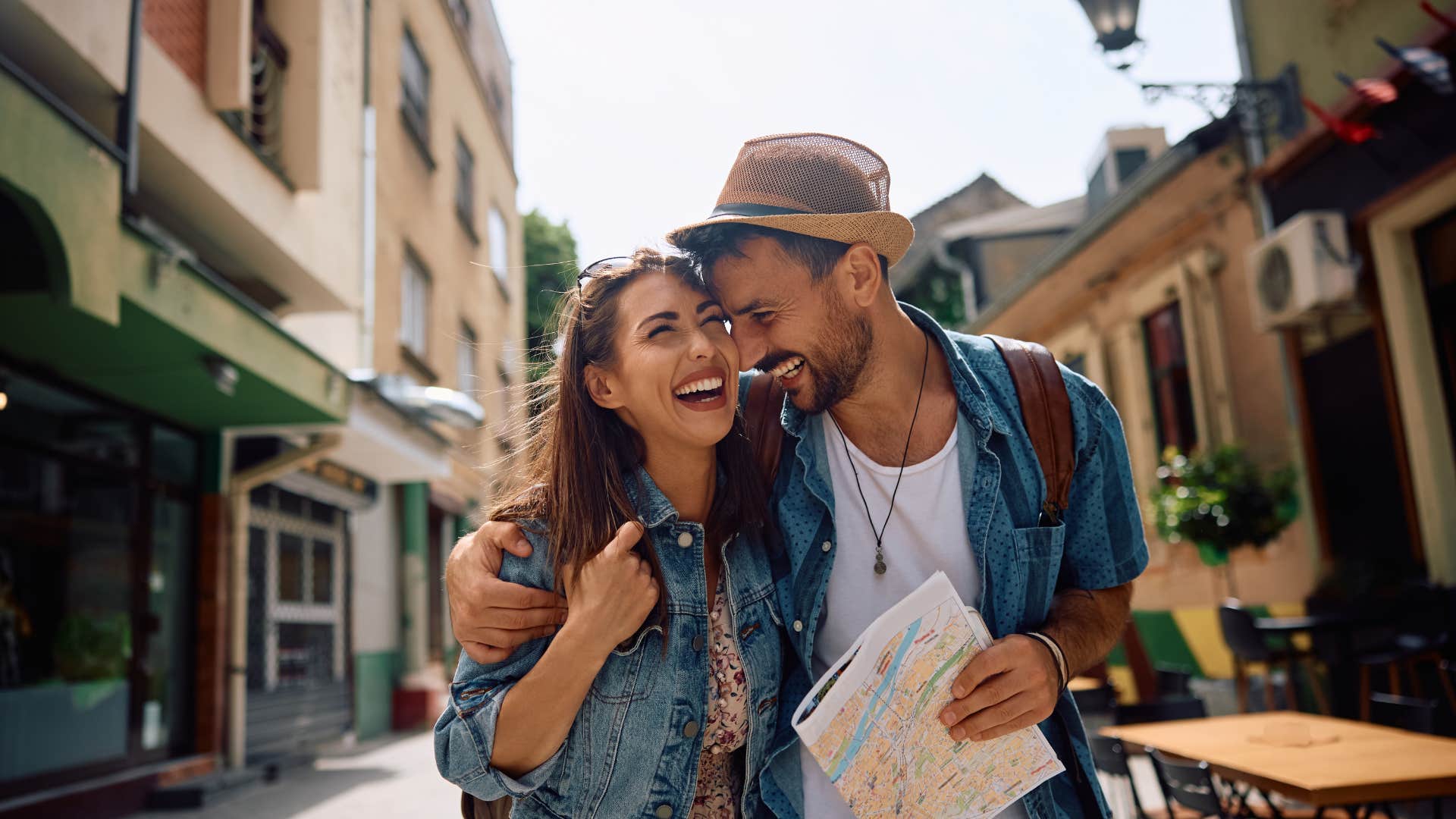 gen z couple traveling