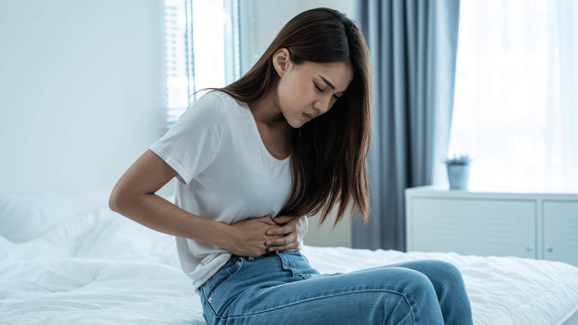 woman complaining more about aches because she's hungry