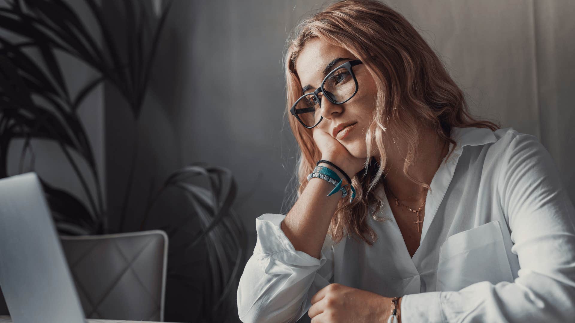 woman dealing with apathy at work