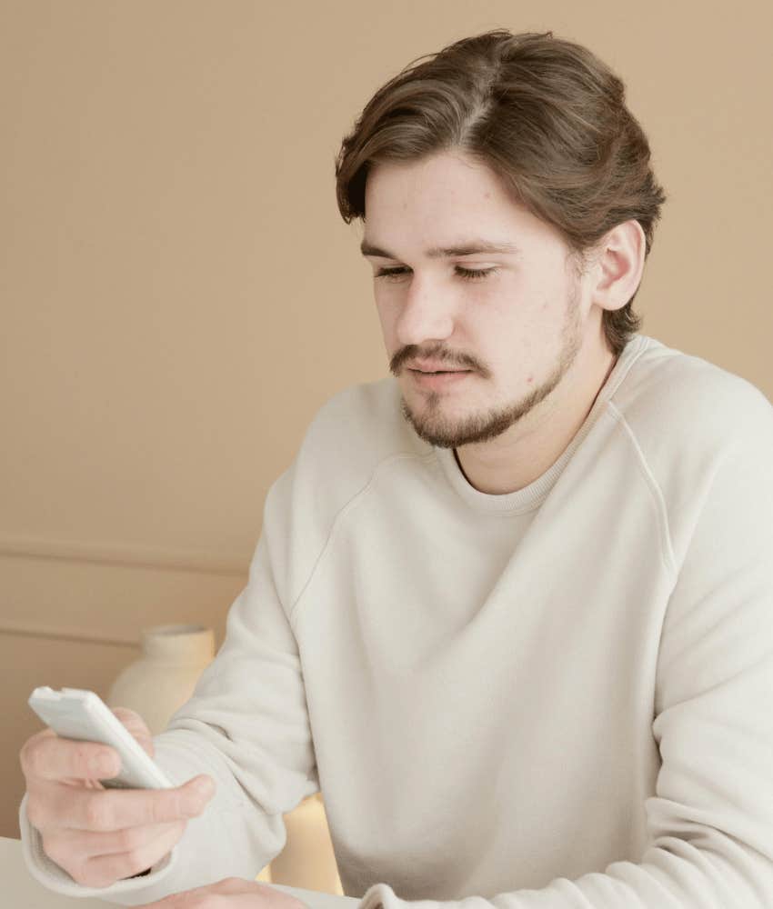 millennial man ending text messages lol