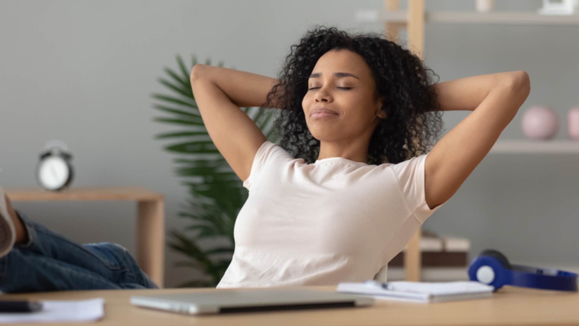 employee taking advantage of downtime