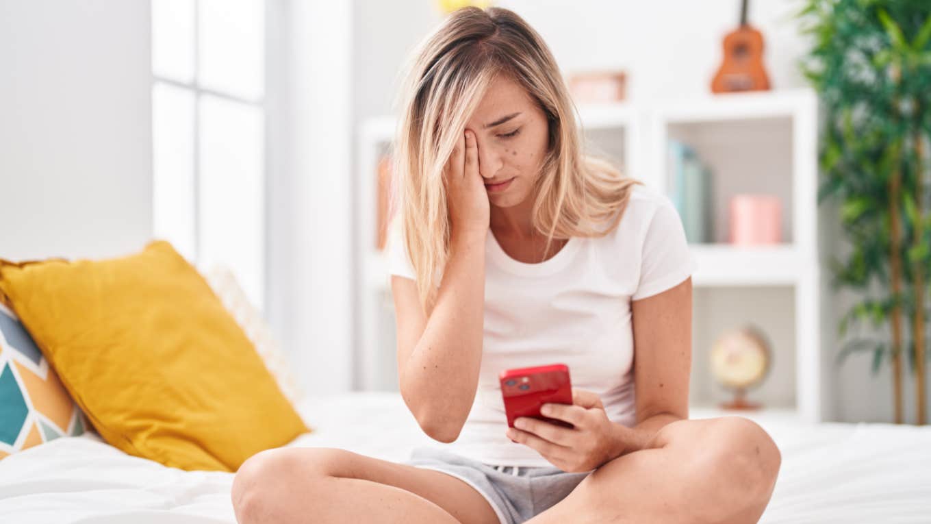 Woman Receives Message From Airbnb Host Revealing They Had Hidden Cameras In The Shower Woman receiving text from Airbnb host revealing there were hidden cameras in the shower