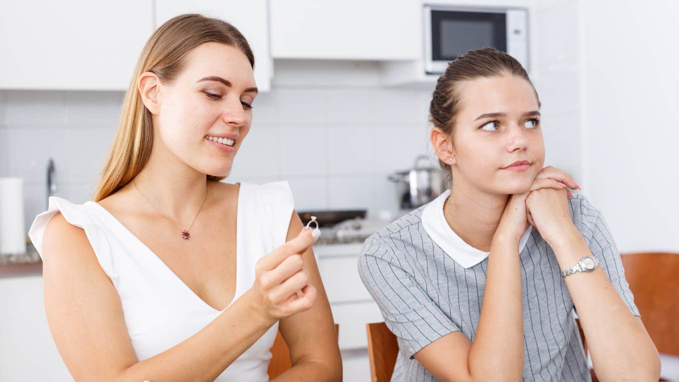 woman refuses help best friend plan wedding woman refuses help best friend plan wedding