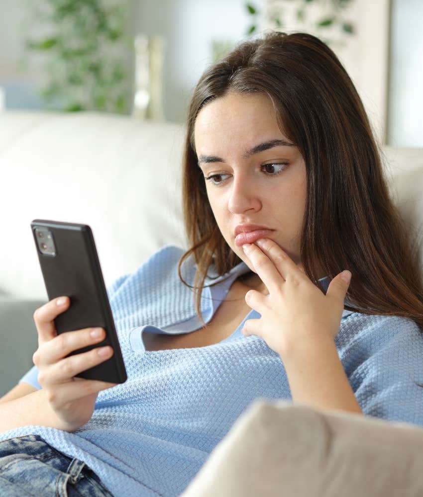 babysitter reading text from family who refused to pay her because of her inappropriate shirt