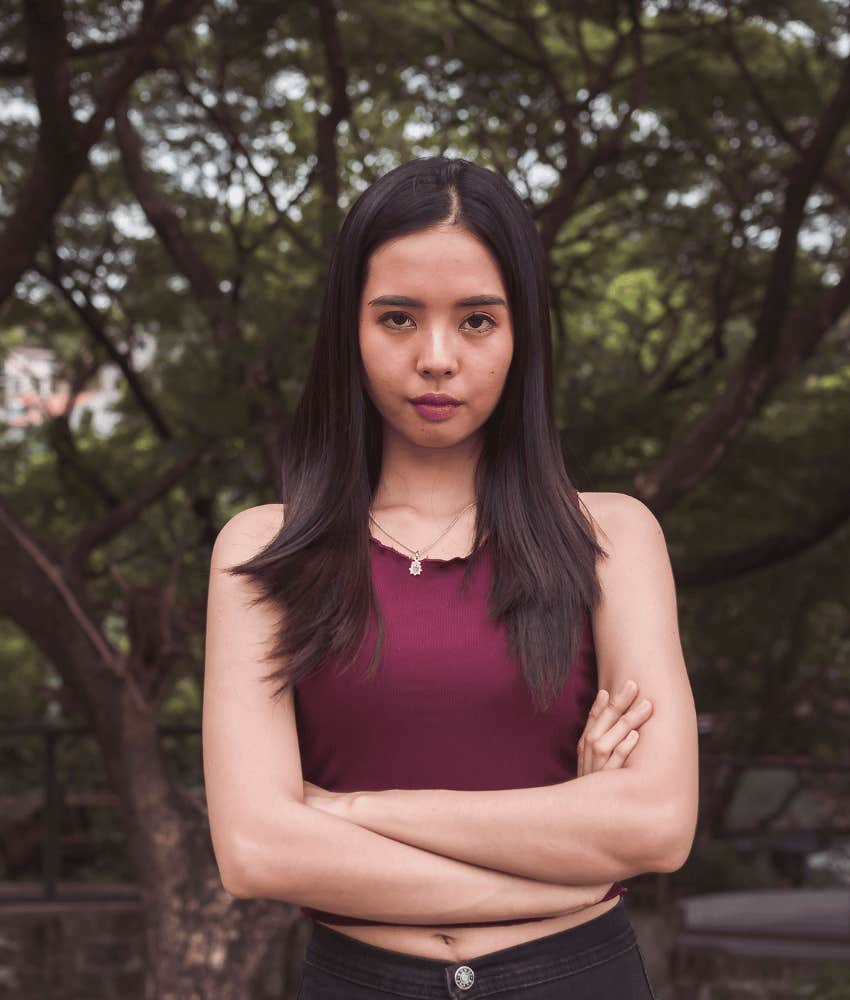 Manipulative woman is bad friend