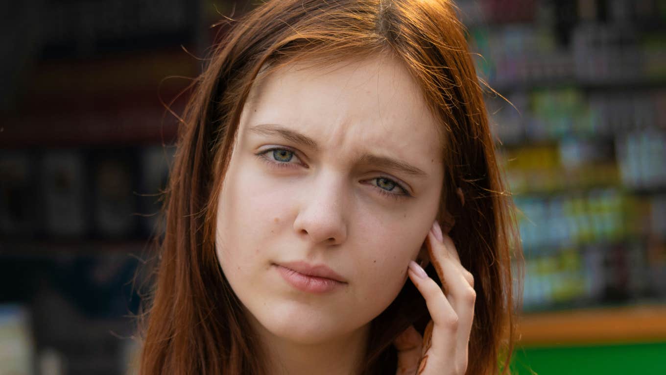 Strange Behaviors That Perplex Women Most About Men, According To Psychology Woman is perplexed by men.