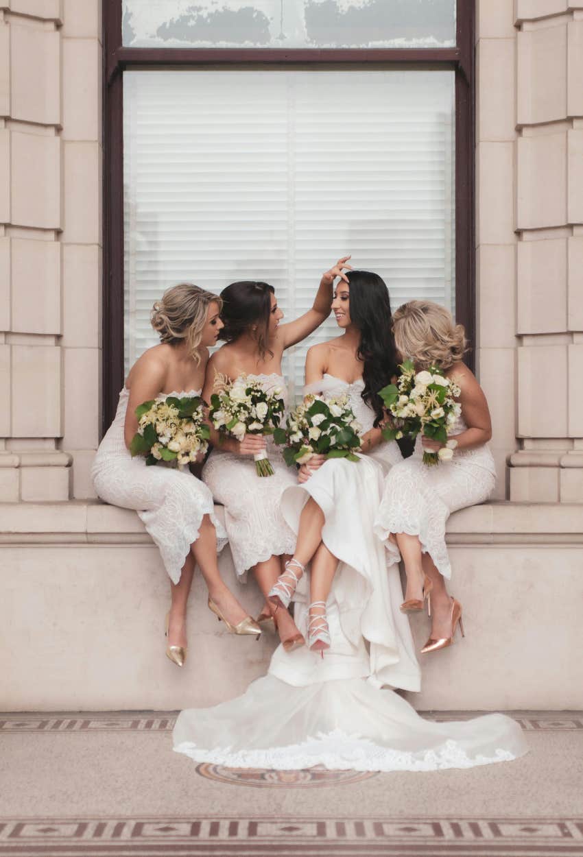 bride with unphotogenic bridesmaids on her wedding day