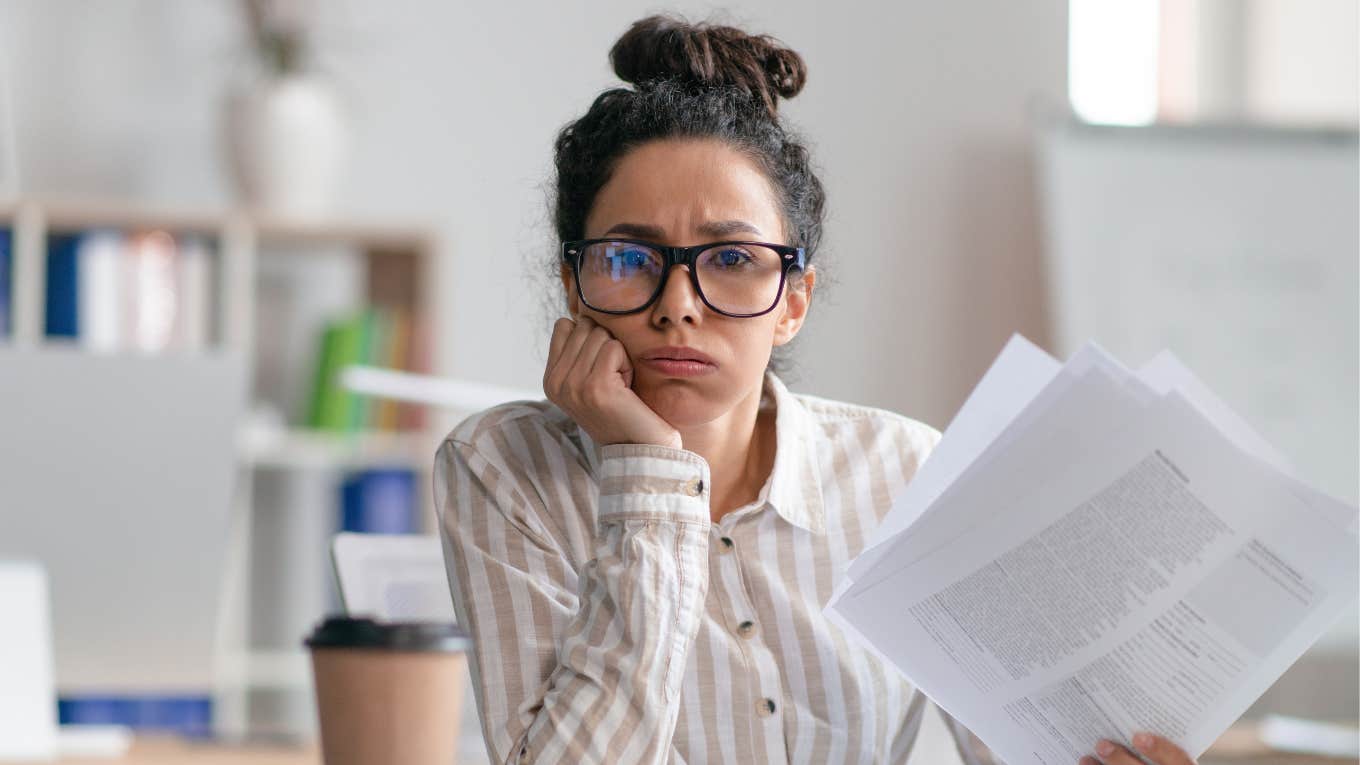 Brilliant Phrases People Use To Clap Back At A Toxic Co-Worker Or Boss Woman about to clap back at her toxic co-worker