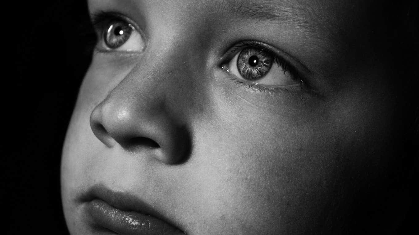 According to Experts, These 3 Childhood Wounds Come Up Most In Therapy Kid has wounds.
