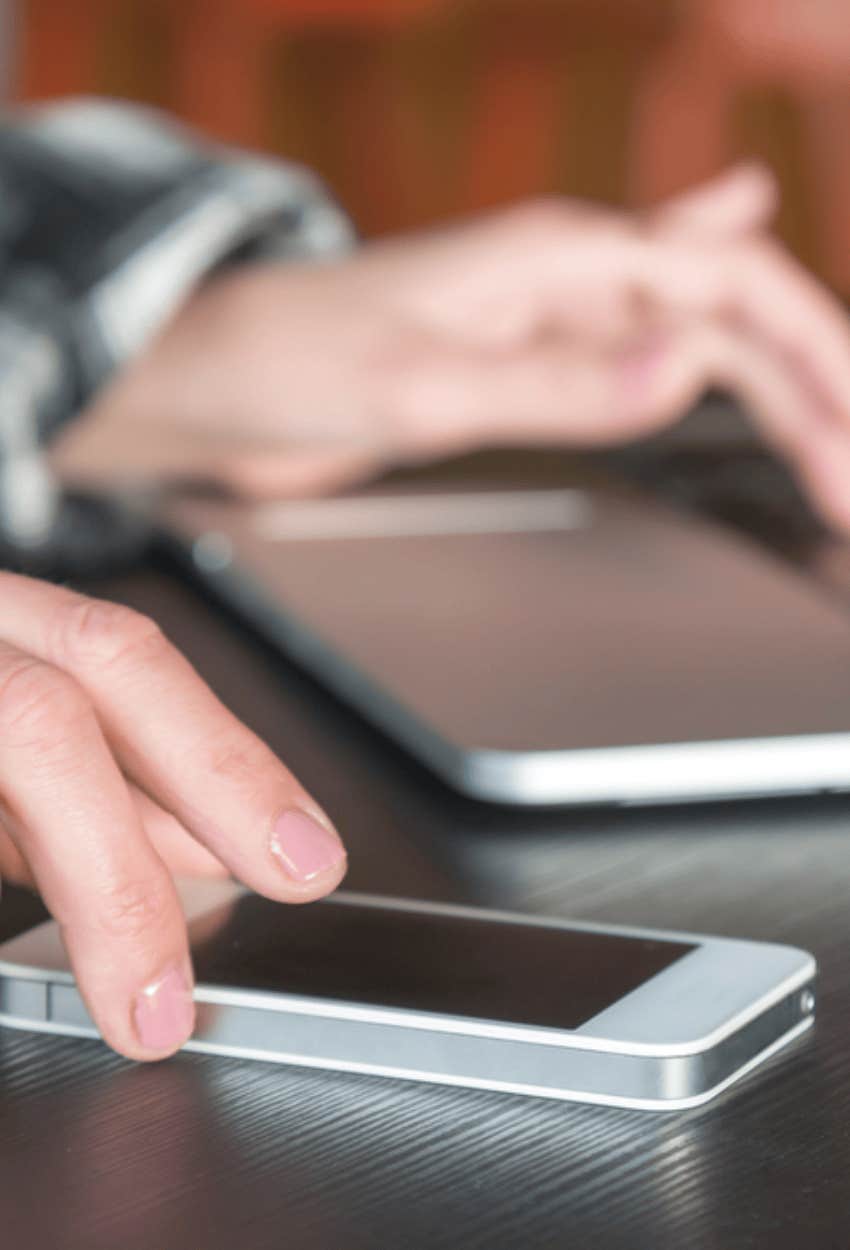 man turning off phone notifications during work