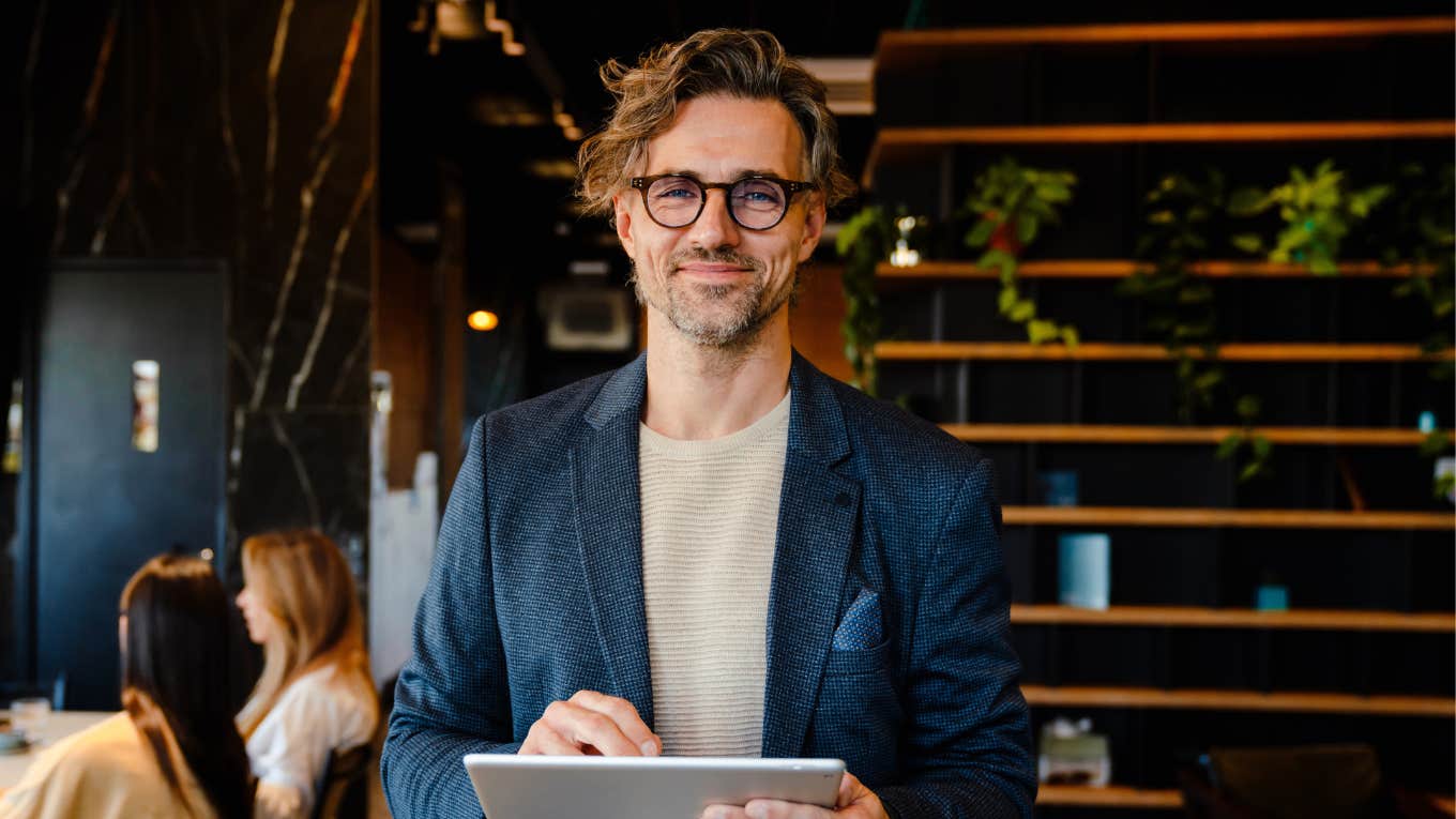 Experts Reveal The Best Day Of The Week To Ask For A Raise Professional man about to ask for a raise
