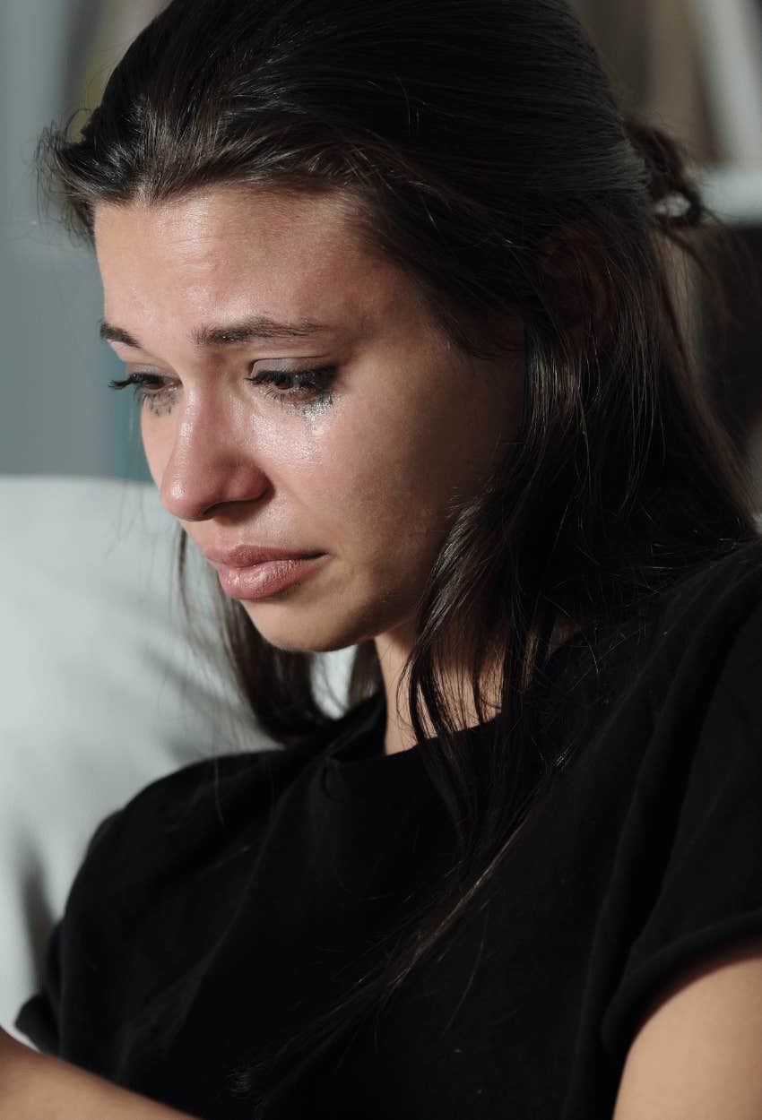 grieving daughter at her dad's funeral