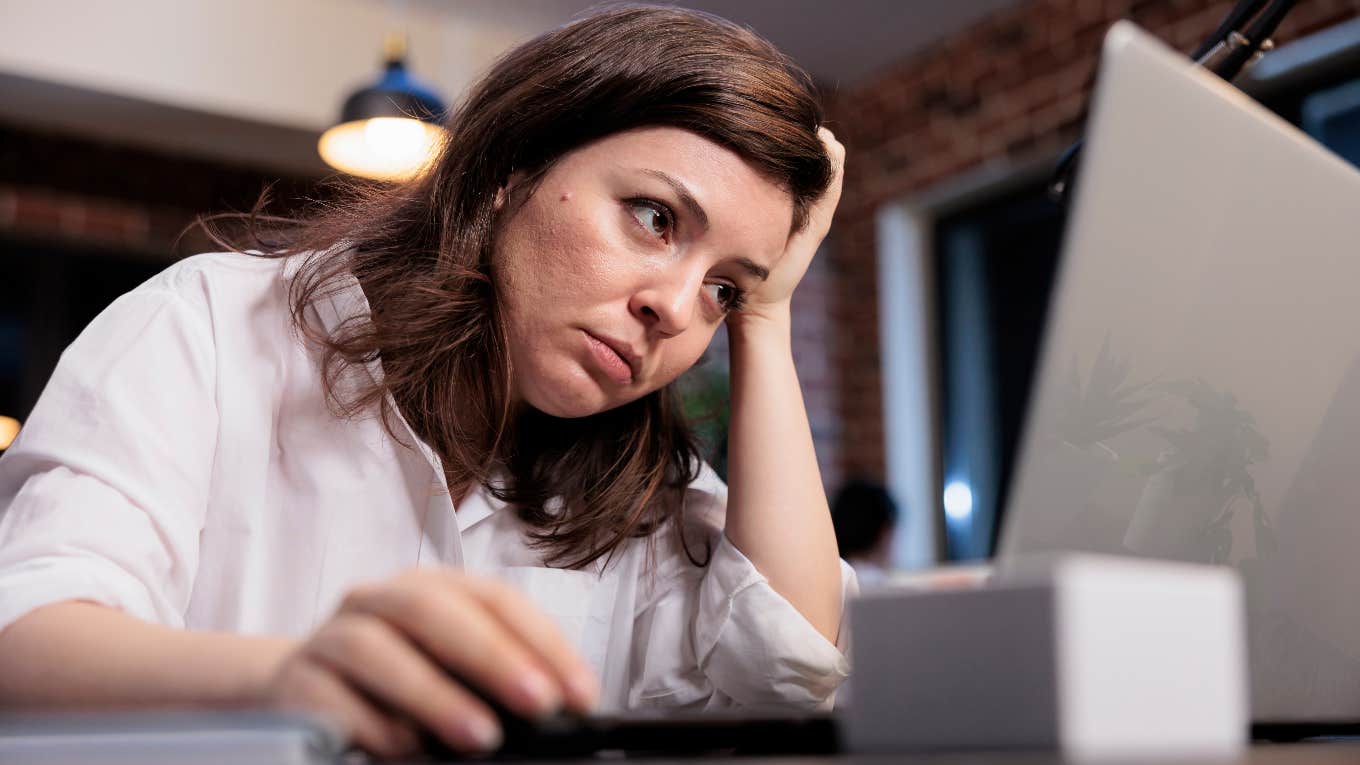 Highly Praised Work Habits That Eventually Lead To Burnout burnt out employee with highly praised work habits