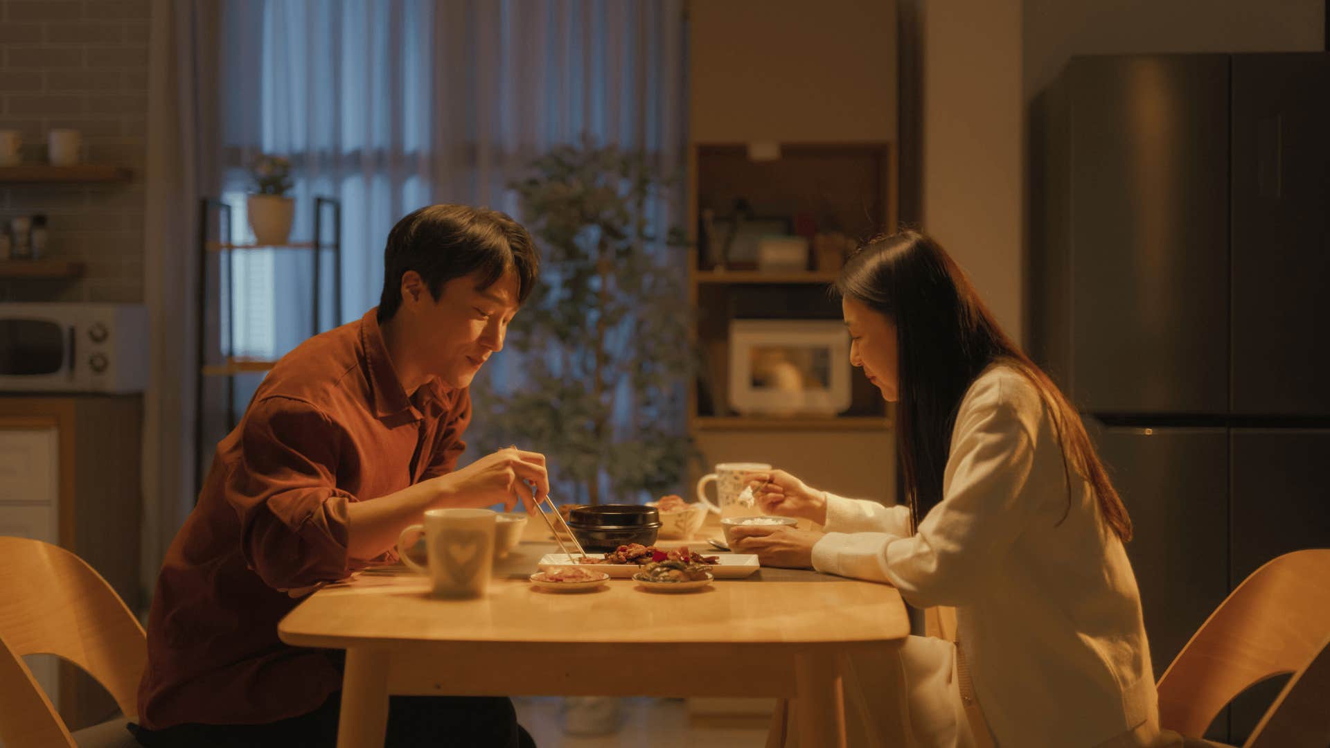 happy couple eating dinner