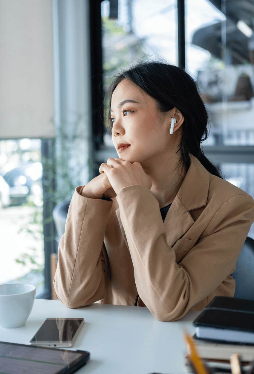 woman listening music working affects productivity study