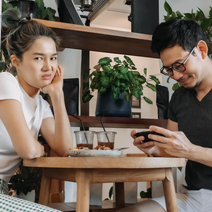 upset woman on date with man that doesn't see her worth