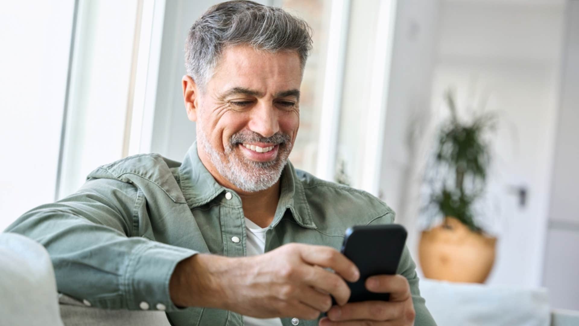 man double-spacing after every period in text message