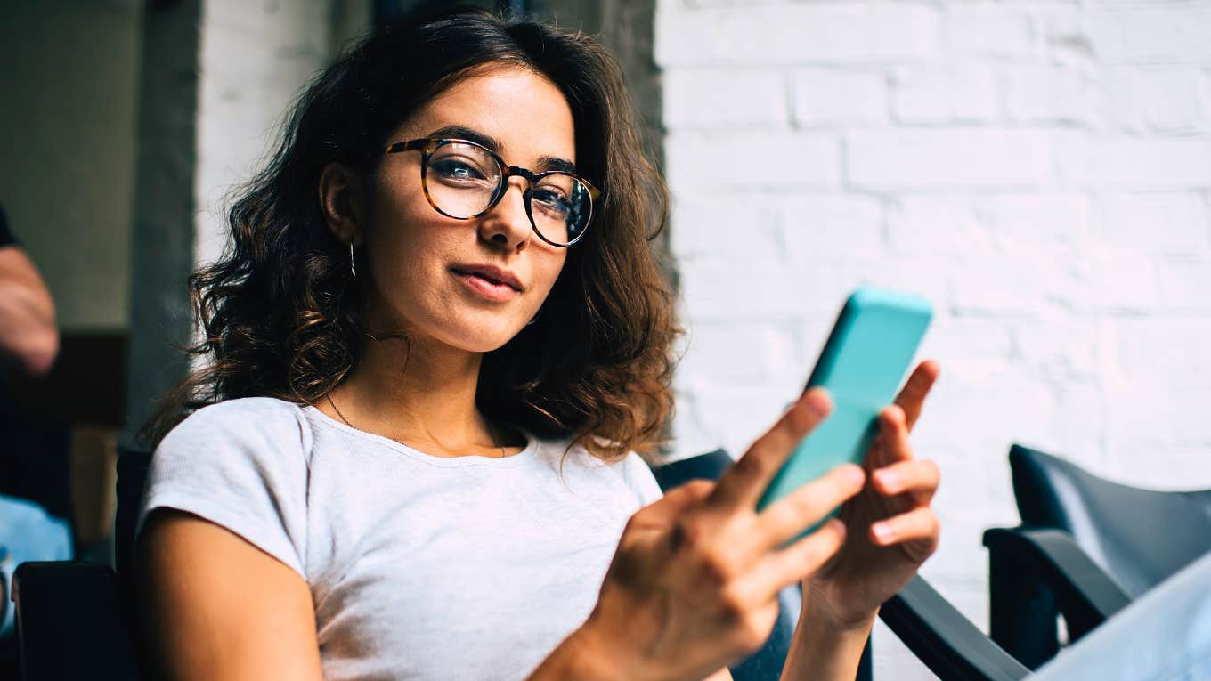 outdated text messages people send that unintentionally reveal their age outdated text messages people send that unintentionally reveal their age