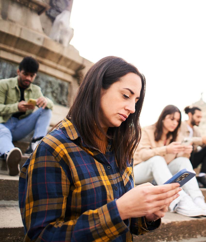 people easily distracted by their phones
