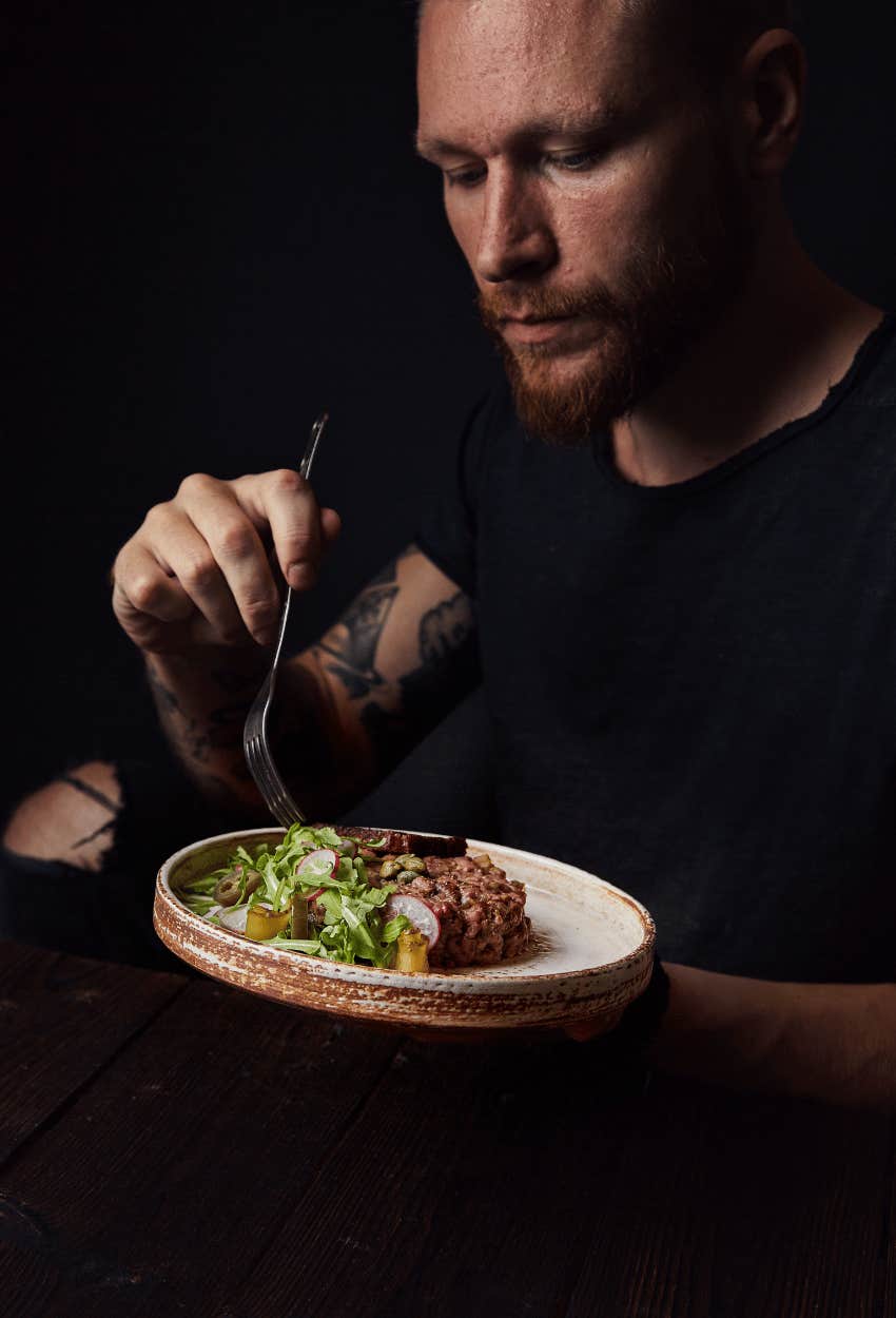 man eating alone no benefits people eat together happier study
