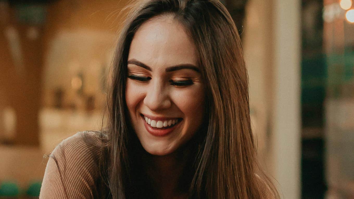 Power Traits That Make People Unforgettable And Undeniably Attractive, According To Psychology Attractive woman is unforgettable.