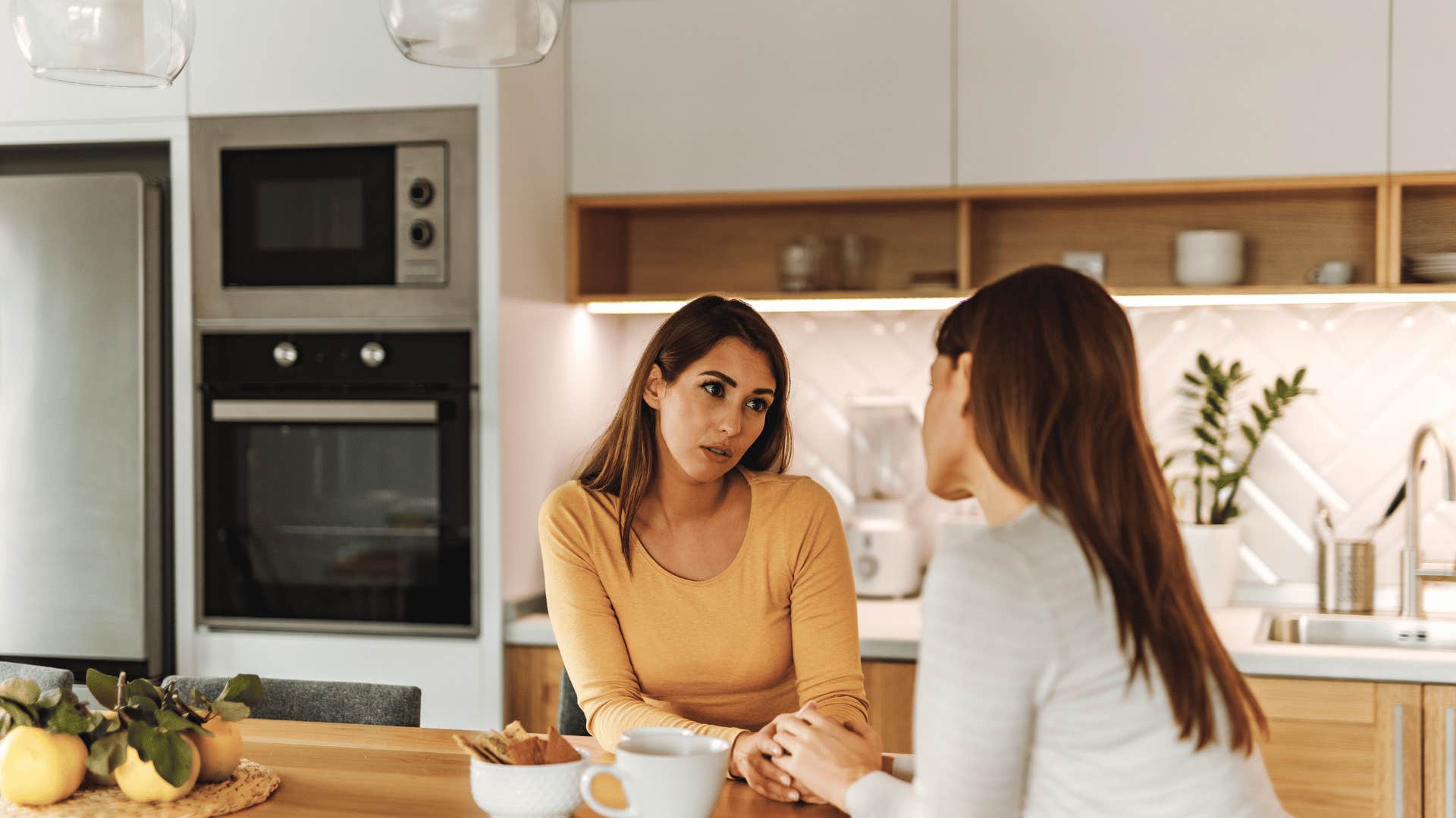woman telling friend she wont tolerate drama in friendship