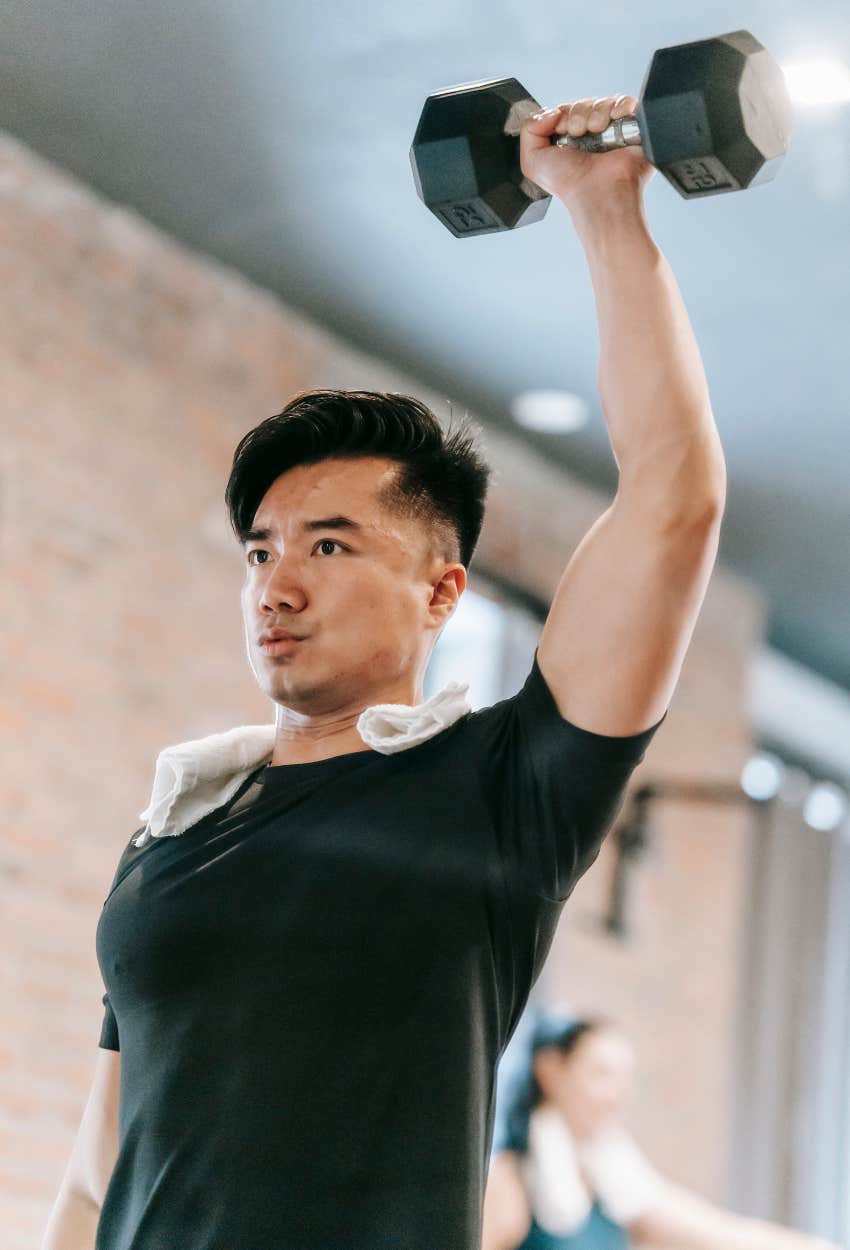 man with a wide face who is judged as stronger and more competent