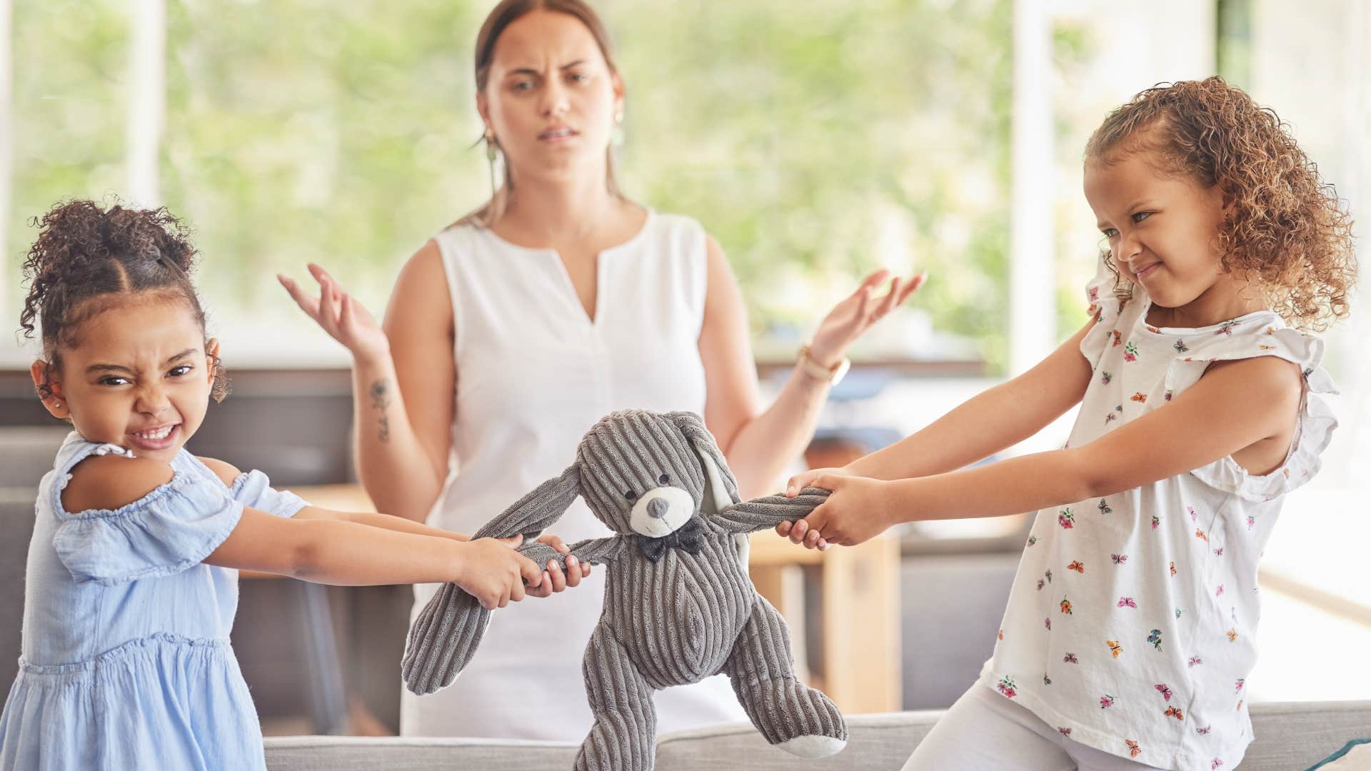 first-born fighting with sibling because she doesn't like to share