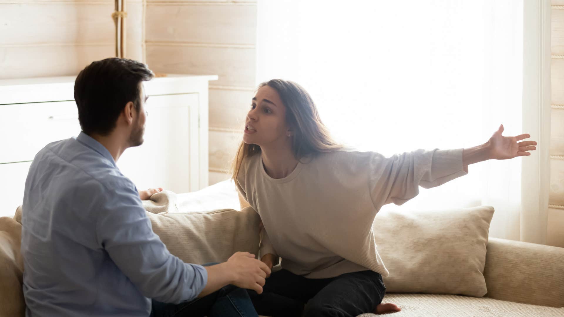 upset woman with personality cues that may mean she's not being fully honest telling man