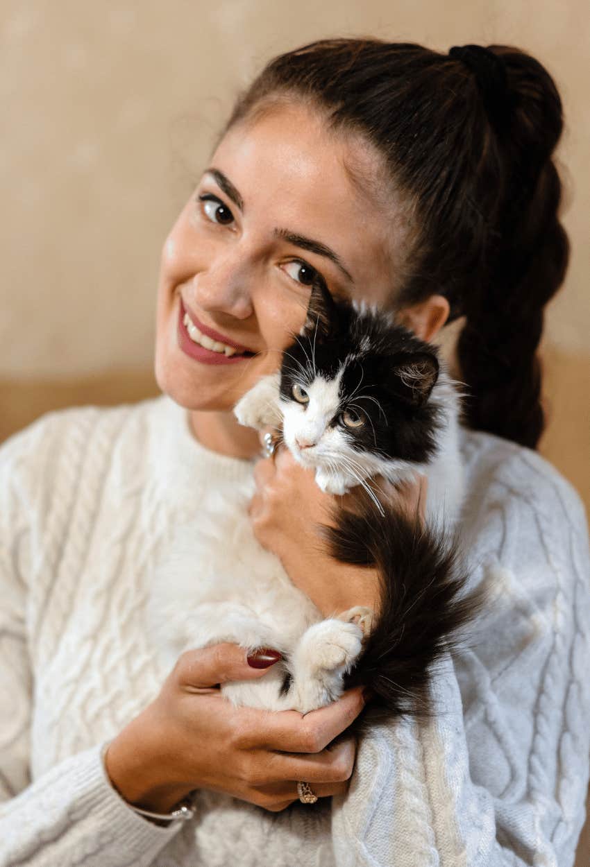 cat owner thinks her job should offer pet anxiety days