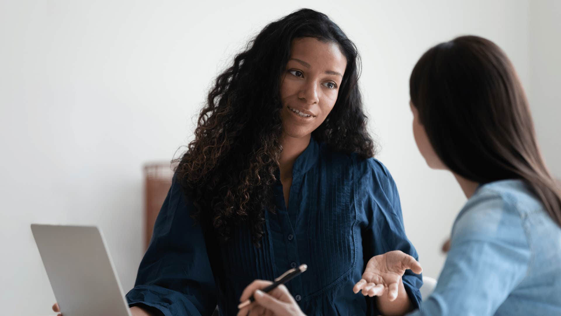 woman telling co-worker to summarize her thoughts