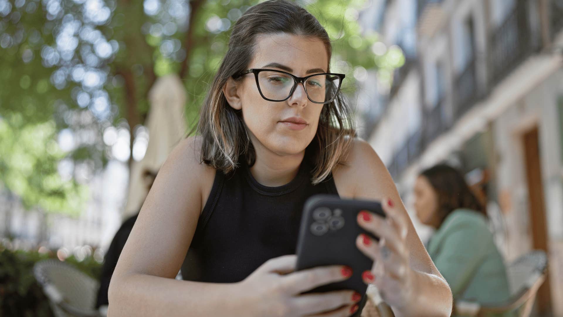 woman texting her ideas