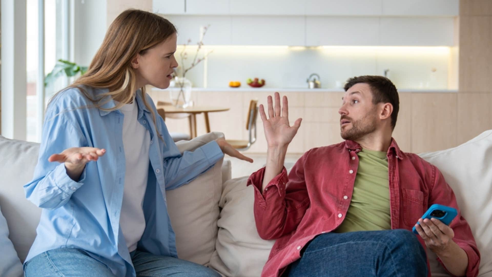 man telling his girlfriend he never asked her to do something during argument