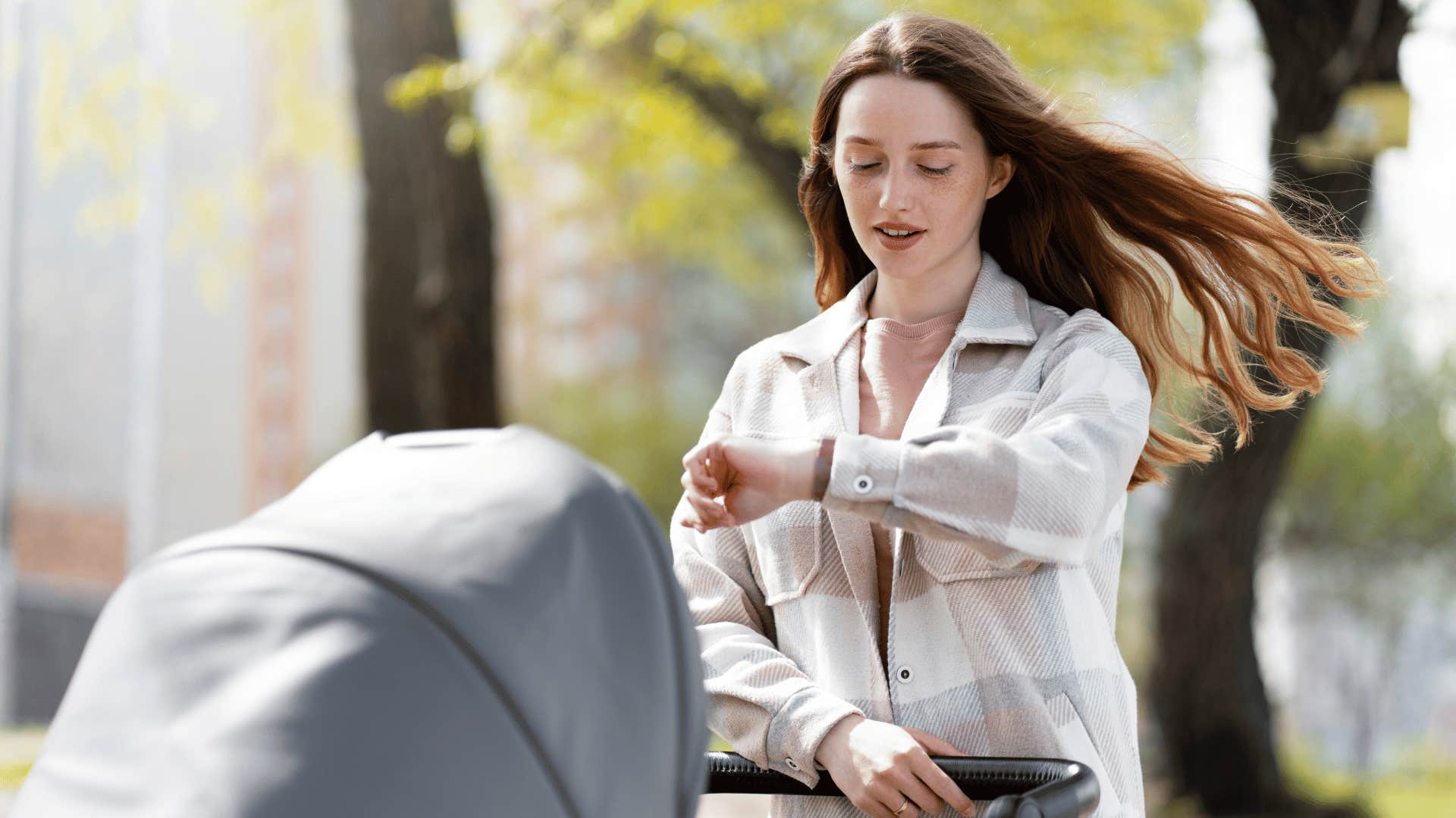 woman lacking support as she rushes to finish going on a stroll with her baby