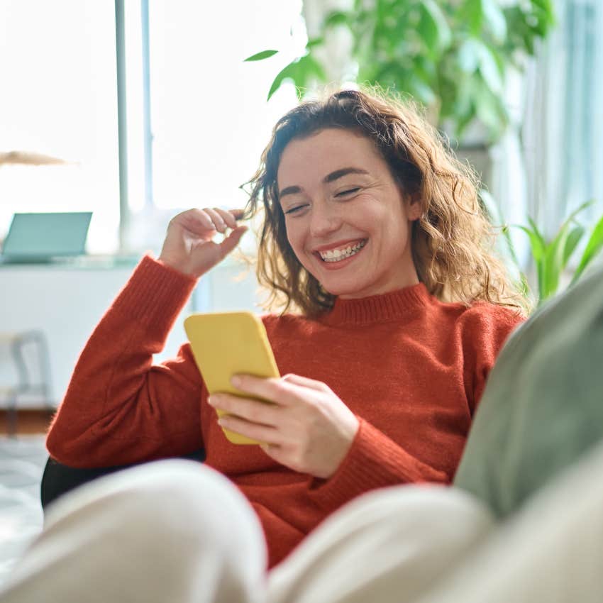 woman with rare qualities like being independent that make her irresistible 