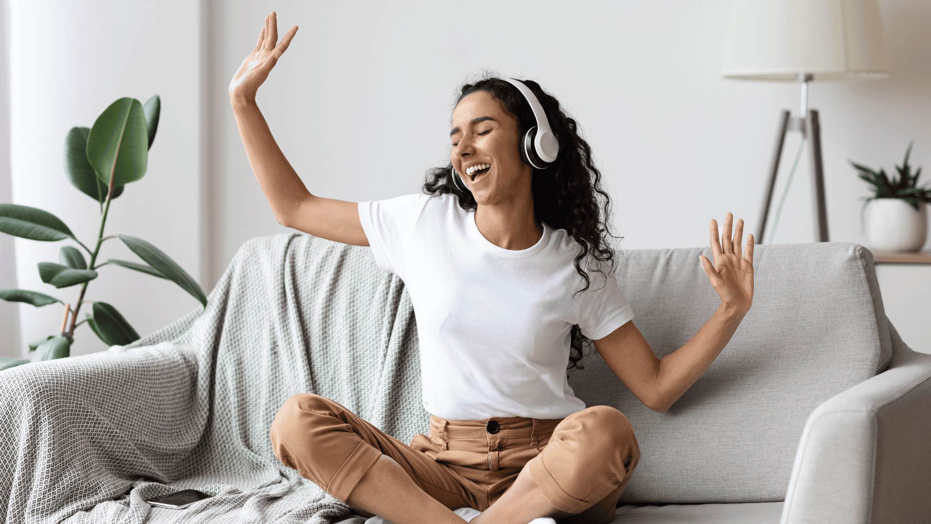 woman who is memorable to men sitting on couch and listening to music