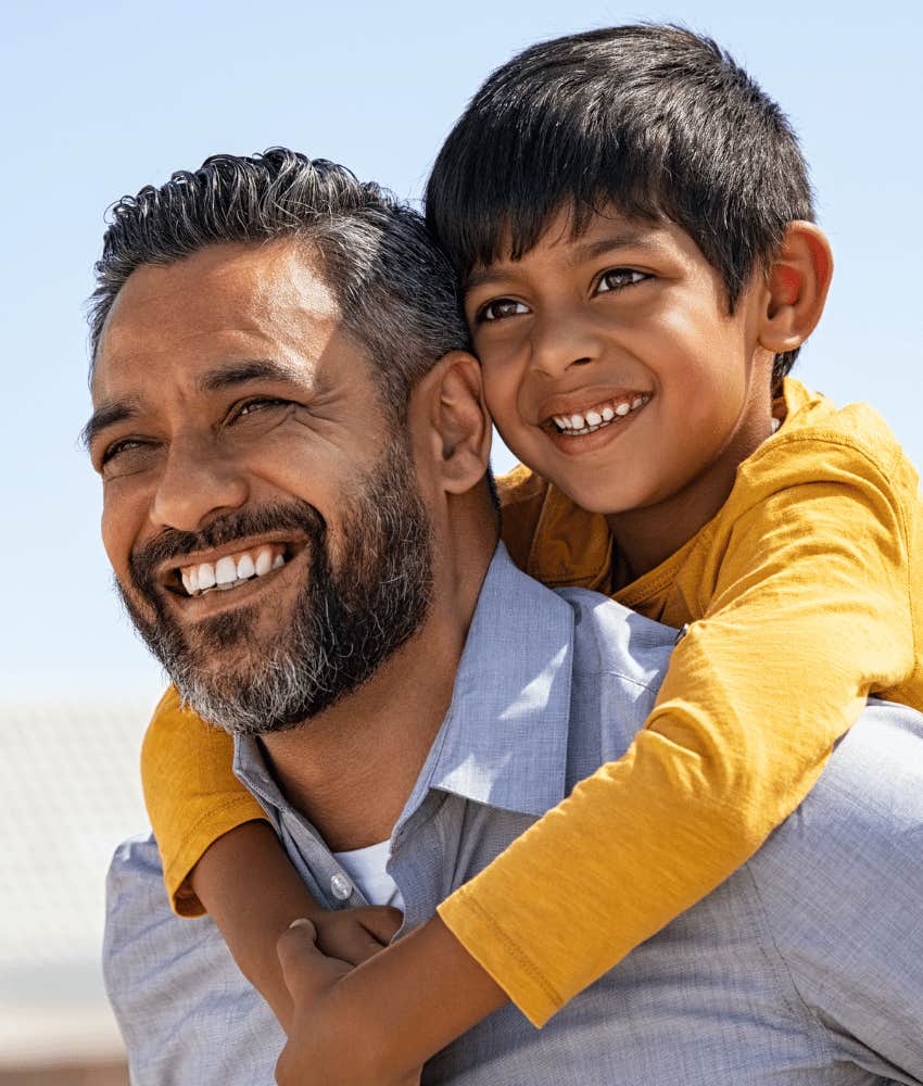Memorable dad protects son riding on his shoulders